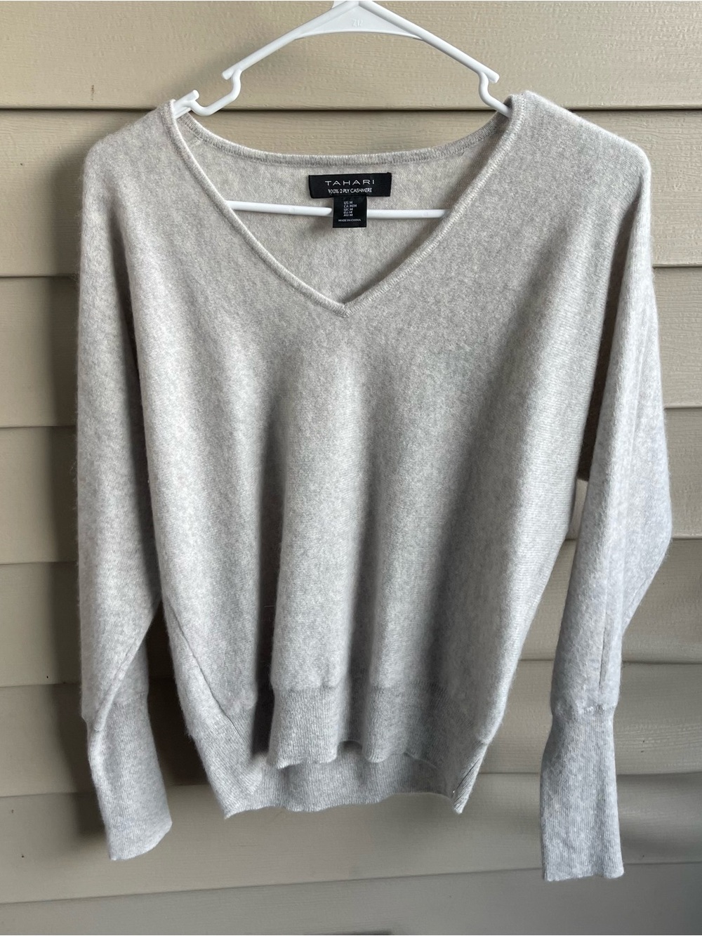 Tahari 100% Cashmere Dolman Sleeve V Neck Sweater Light Grey Luxury Money Soft